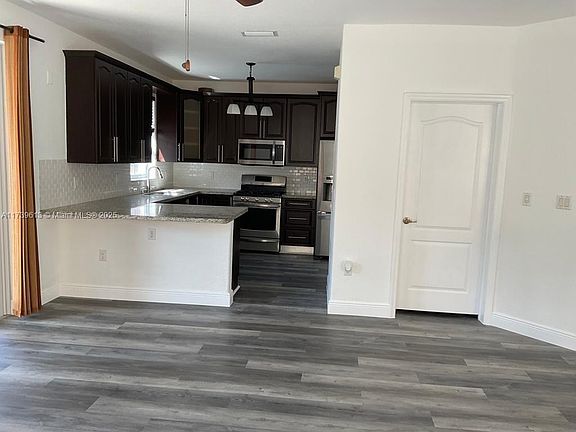 4th image of 11320 NW 43rd Ter
