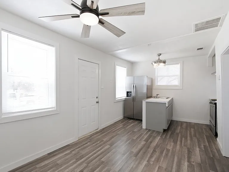 210 N Jackson St #A — Photo 9