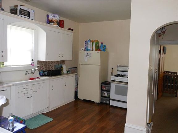 5th image of 227 E Brady St