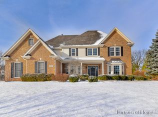 3307 Greenwood Ln, Saint Charles, IL 60175