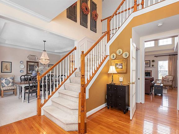 2nd image of 10008 Glensprings Pl
