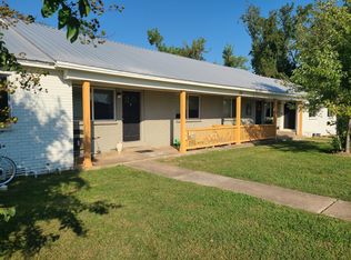 828 S 20th St, Rogers, AR 72758