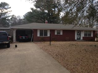 1059 Day Dr, Lexington, TN 38351