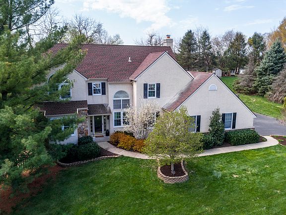 2nd image of 501 Fox Hollow Dr