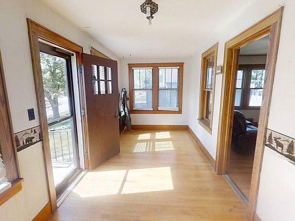4th image of 605 9th St