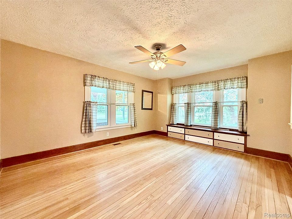 1331 W South Blvd, photo 8