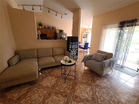 3rd image of 329 Arlington Cir