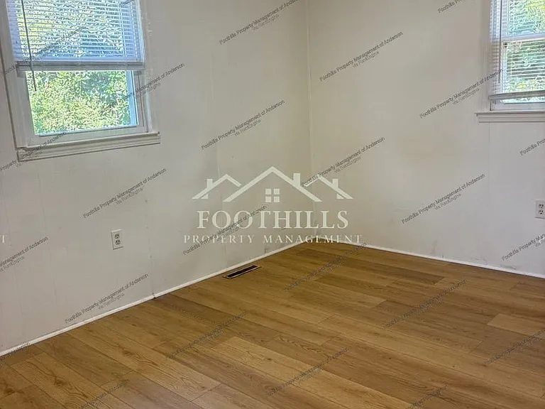 202 Kennemore St #8 — Photo 5