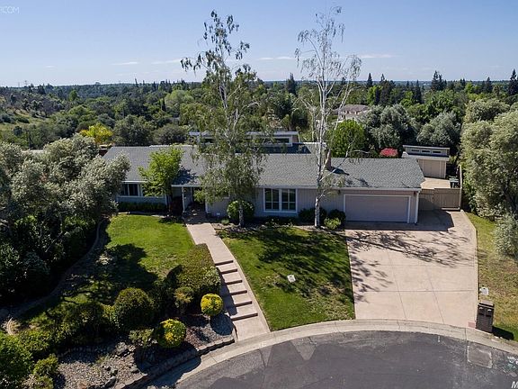 2nd image of 104 Berry Creek Dr