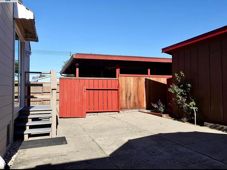 1238 Liberty St — Photo 8