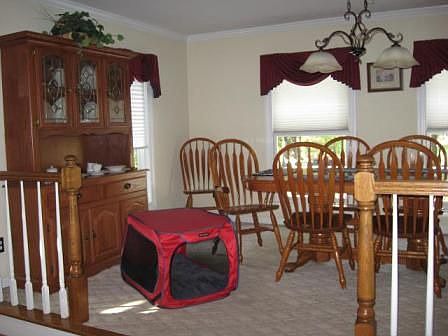 Dining room (upper level)