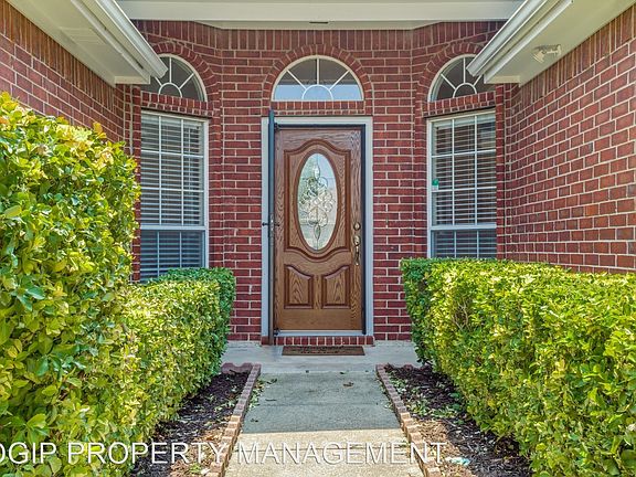 3rd image of 920 Winterwood Ct