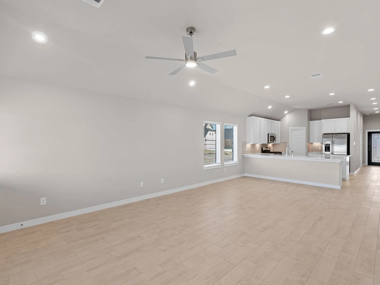4 bed, 3.0 bath, $2,350 — Photo 3