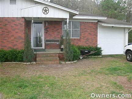 2Bd,1ba nestled in 2.8 acres in East TX