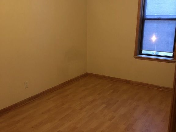 3rd image of 219 W 100th St APT 4E
