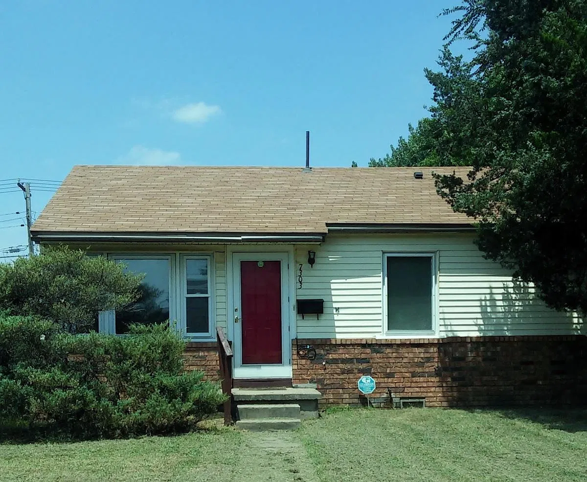 3 bed, 1200 sqft, $1,100 — Photo 1