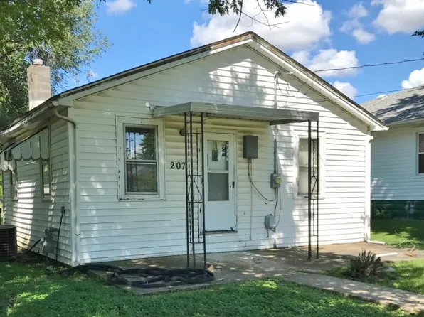 207 W Boyd St, Taylorville, IL 62568