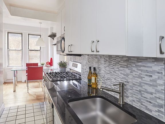 5th image of 5C Manhattan Ave