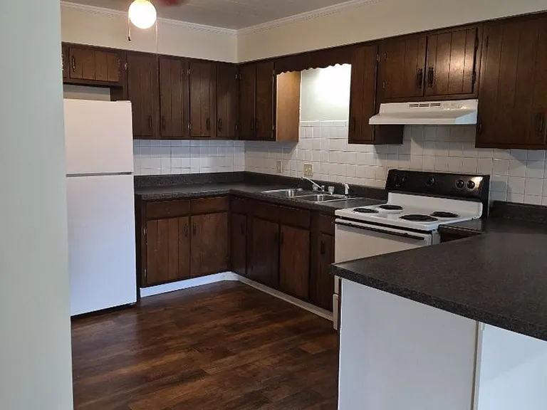 506 Hopwood St — Photo 11