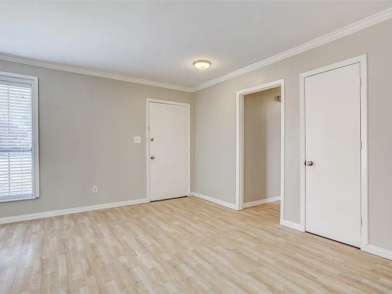703 Terryland Dr — Photo 8