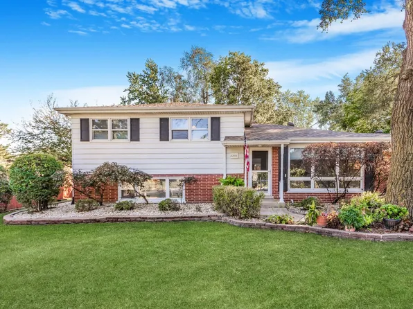 8751 W 96th St, Palos Hills, IL 60465