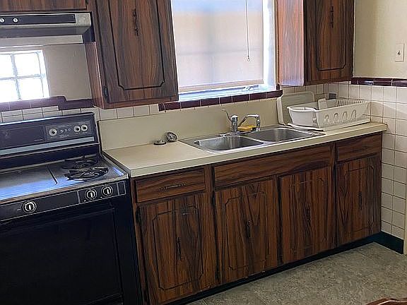 4th image of 1522 McLaran Ave