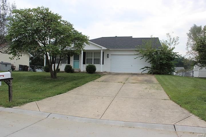 1st image of 221 Castlewood Dr