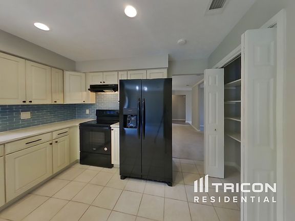 5th image of 2518 Lang Ave