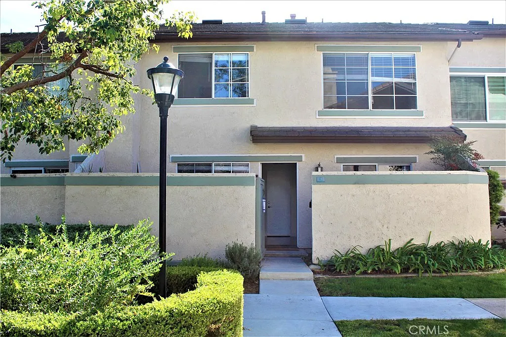 2 bed, 2.5 bath, 1242 sqft, $3,990 — Photo 1