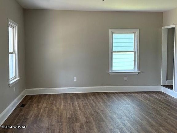 4th image of 733 Tucker St