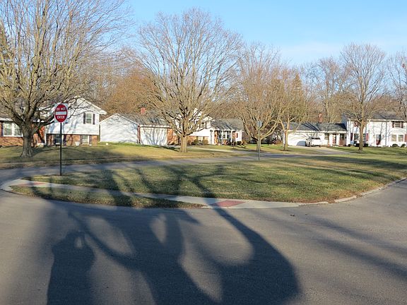 2nd image of 986 Normandy Cir