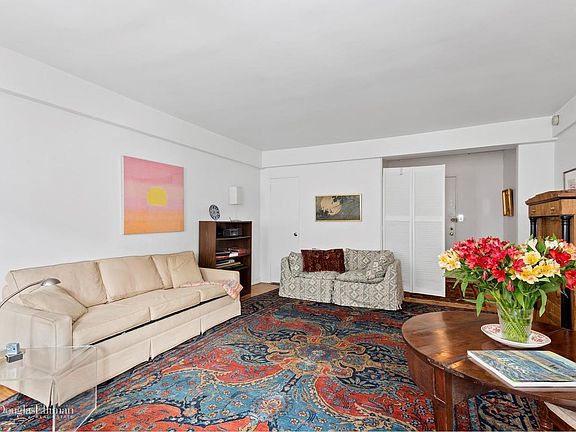 2nd image of 45 W 54th St #7-D