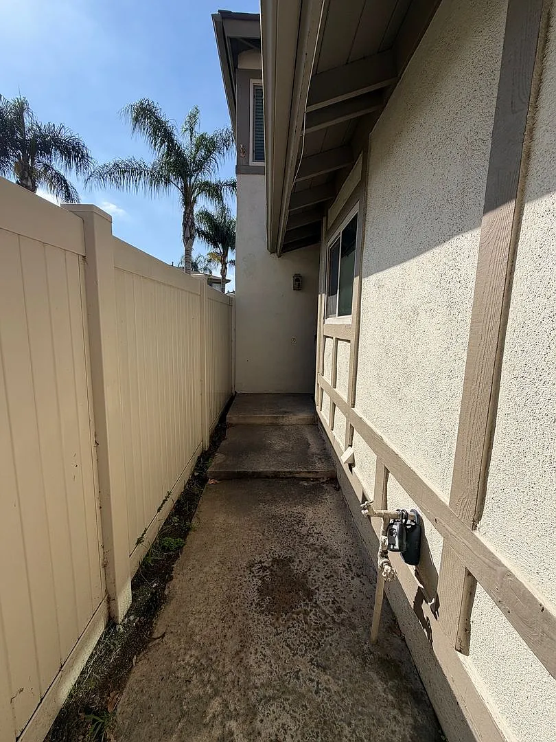 Charming Updated Condo in Gated Charter Village Green Community in Ontario — Photo 4