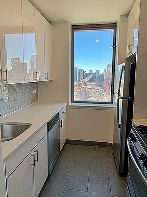 4th image of 520 W 43rd St APT 28B
