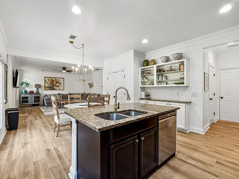 5860 Bluff Heights Dr — Photo 11