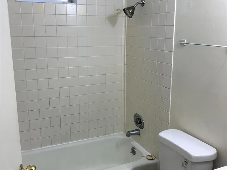 650 NE 42nd St #7 — Photo 3