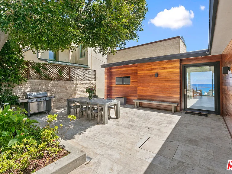 24928 Malibu Rd — Photo 3