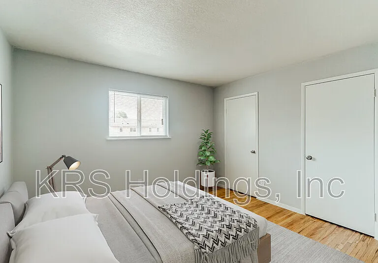 861 41st St — Photo 6