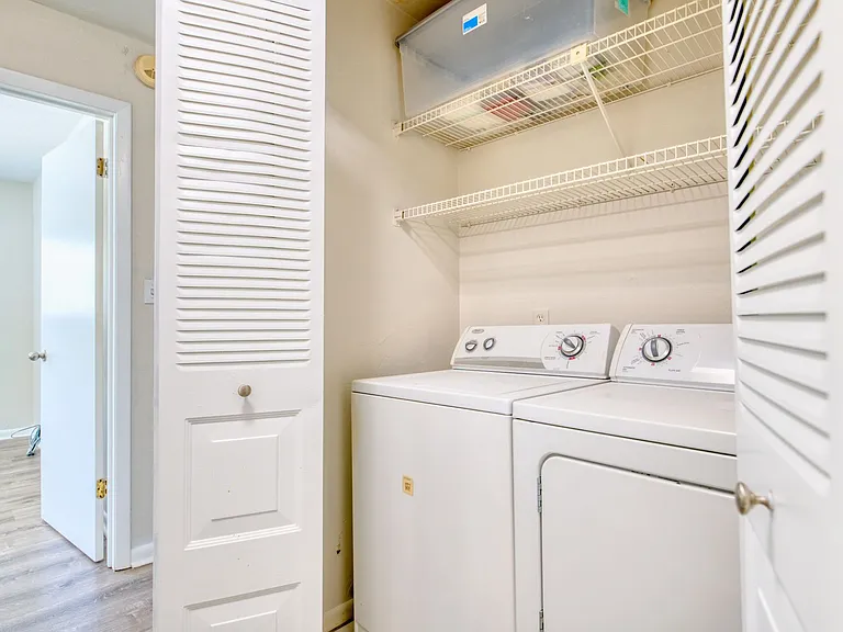 2304 SW 35th Pl — Photo 21