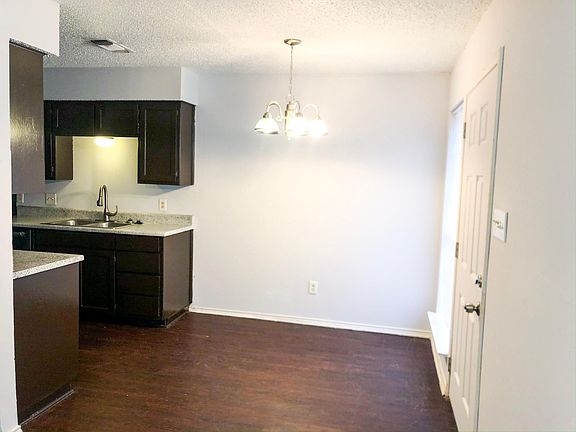 5th image of 105 Peachtree Ct APT C