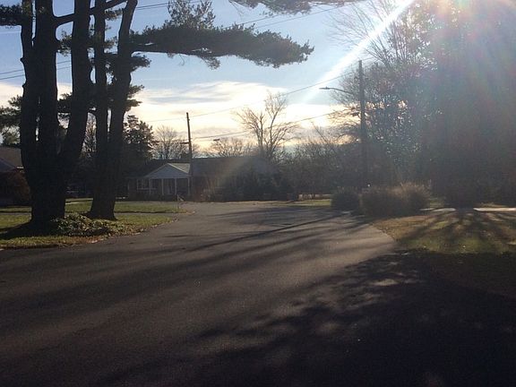 4th image of 27 Sussex Dr