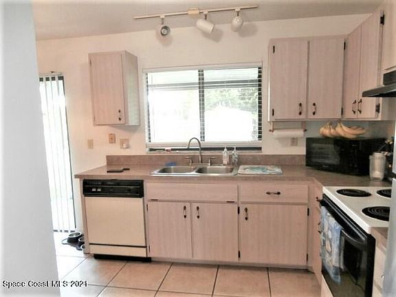 4th image of 210 Lado Ln S