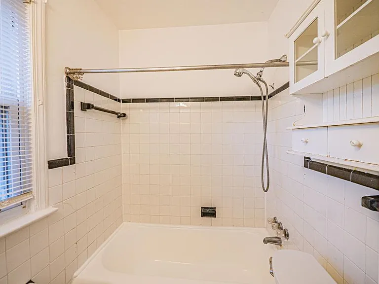 8411 Potomac Ave — Photo 26