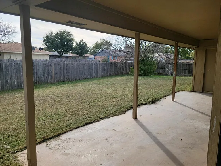 1653 Parkview Dr — Photo 5