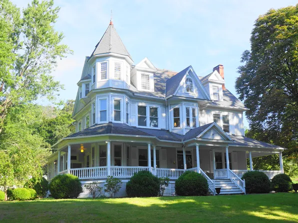 8883 Sam Snead Hwy, Hot Springs, VA 24445