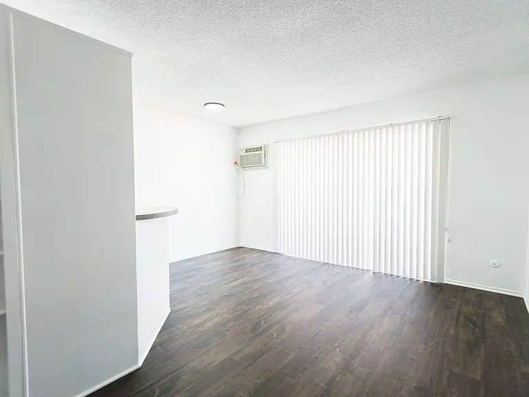 238 South Serrano Ave — Photo 24
