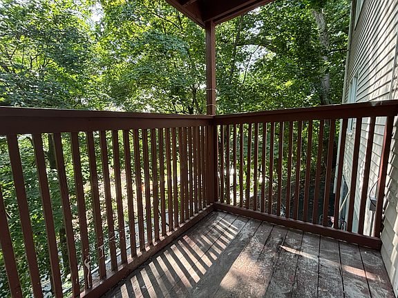 5th image of 210 Burwell St APT 5