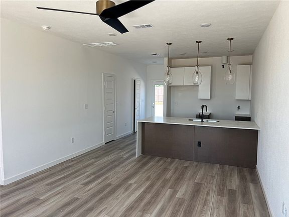 3rd image of 1219 Dorothy Ln