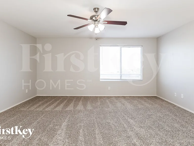 11009 W Frier Dr — Photo 10