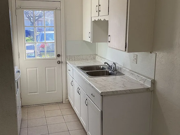 1535 South Ave #B — Photo 8